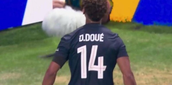 世俱杯悲喜夜：欧冠冠军2-0杀疯，2人染红进四强