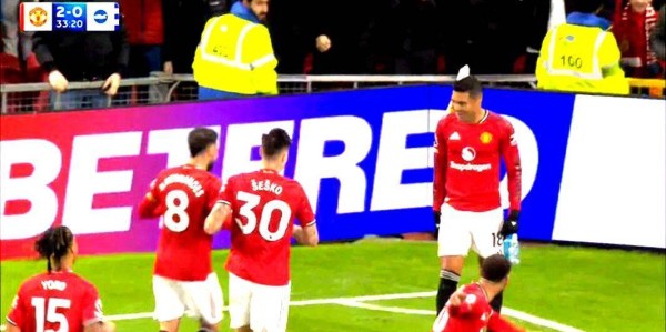 卡塞米罗获拉爵起立鼓掌致敬！曼联中场新战术揭秘，阿莫林仍必须买后腰