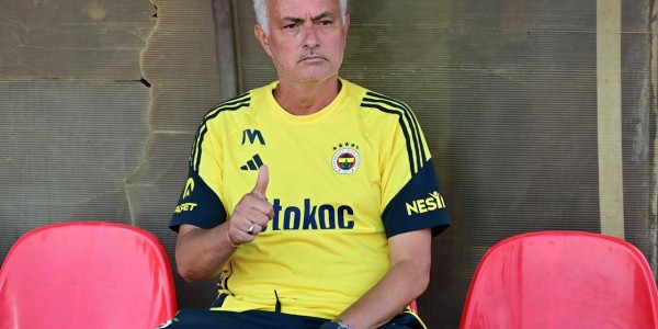 欧冠2冠王主帅下课，继任者浮出水面，62岁穆帅赫然在列，球迷：别去