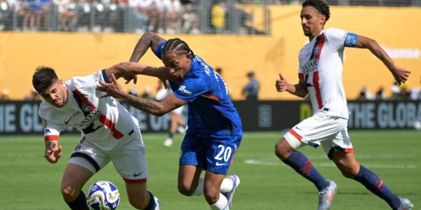 走下神坛！蓝军以简单粗暴之姿粉碎巴黎梦幻，简约足球撕裂“无解”神话