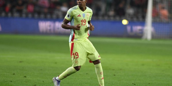 弗里克换人策略揭秘：巴萨前9轮西甲中场换人频繁背后的原因与影响