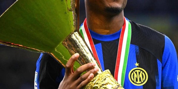 国米的无奈！邓弗里斯或将在夏季离队 解约金2500万曼城巴萨争抢在即