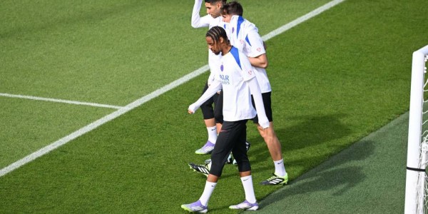 巴黎圣日耳曼与马赛比赛延期，金球奖之夜风云再起