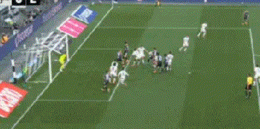 6-4，27岁日本球星闪耀德甲：无敌助攻梅开二度，现场视角太牛了