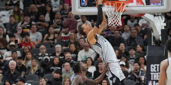 文班亚马29分杜兰特23分 马刺狂胜火箭