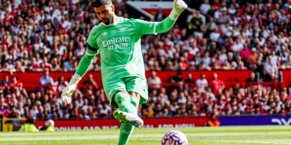 阿森纳1-0，赛后拉亚表态引热议，球迷：比自家球迷清醒