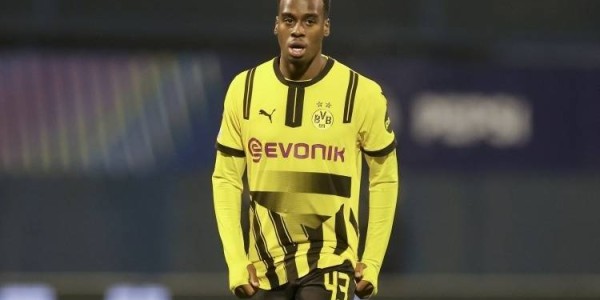 天空体育记者：切尔西接近与多特达成协议，签下吉滕斯