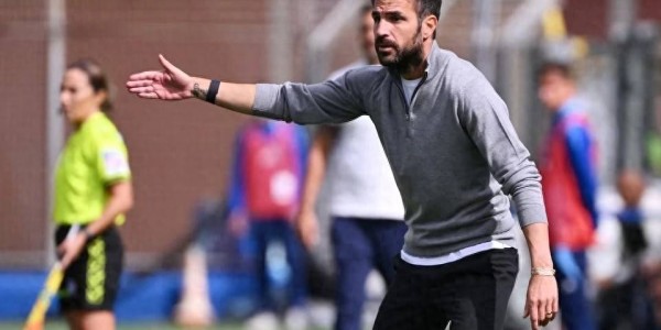 法布雷加斯点兵点将，科莫意甲引援狂潮，2000万锁定中卫