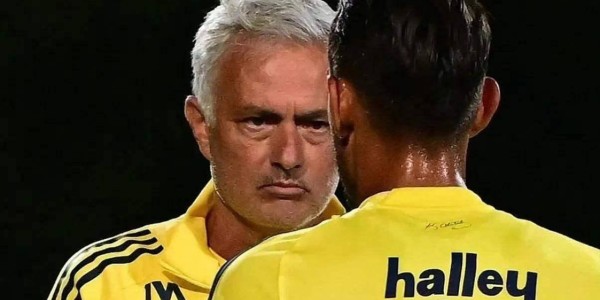 1-2到5-2！穆里尼奥率费内巴切逆转，主场强势晋级欧冠正赛