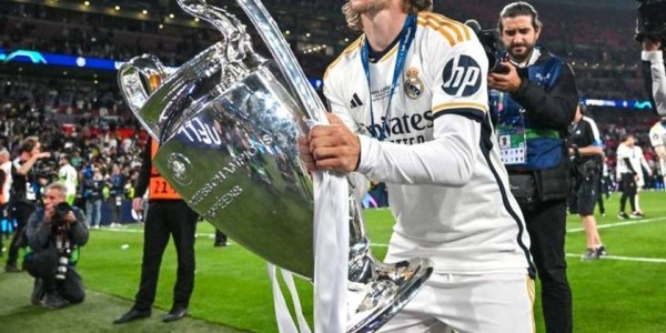 莫德里奇回忆热刺生涯，未能如愿加盟切尔西，反而成就皇马传奇