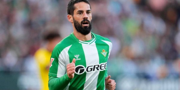 西甲第13轮皇家贝蒂斯主场遭赫罗纳顽强阻击，安东尼染红被罚下