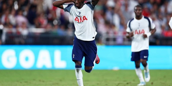 热身赛-哲凯赖什首秀 阿森纳遭中场吊射0-1不敌热刺