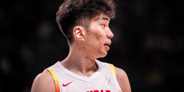 仅4分如何立足西甲？曝2米23巨人脚内八字 空篮不进+被帽实在太软