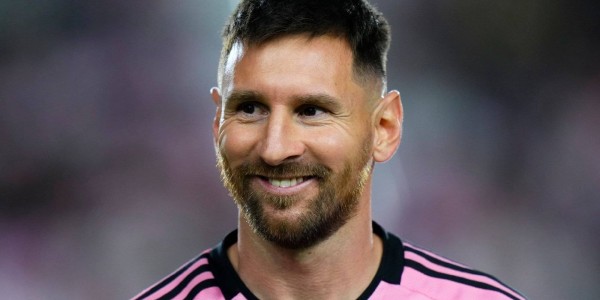 恩里克：梅西是历史第一人！他在另一个级别！