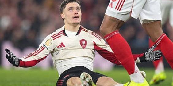 斯洛特再遇门框魔咒！利物浦0-0终结阿森纳五连胜，给曼城送大礼