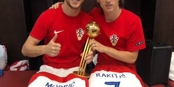 再见！37岁巴萨传奇正式退役，19年囊括18冠，进入管理层担任助理