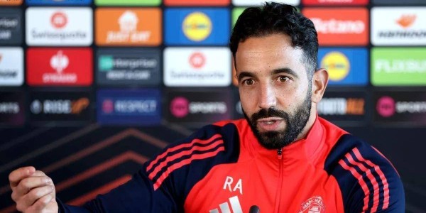 买不下巴莱巴，曼联转攻真蓝黑中场？价格更低的全能攻防转换保障