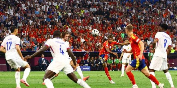 亚马尔VS罗本：谁更强？