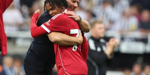 利物浦锁定未来之星：恩古莫哈续约至2028年的深意与影响