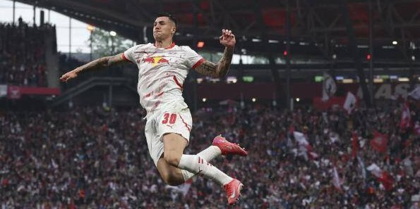 22岁德甲妖锋横空出世看不上沙特土豪转会费1亿欧两大豪门疯抢