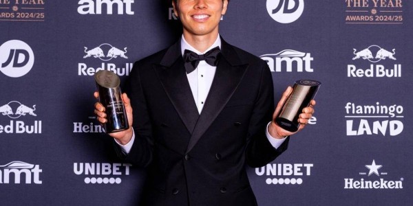 入选PFA最佳阵容，英超首秀当选赛后MVP，26岁日本中场证明自己