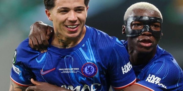 切尔西打造典礼三中场，恩佐成为史上第一人，有望取代阿森纳