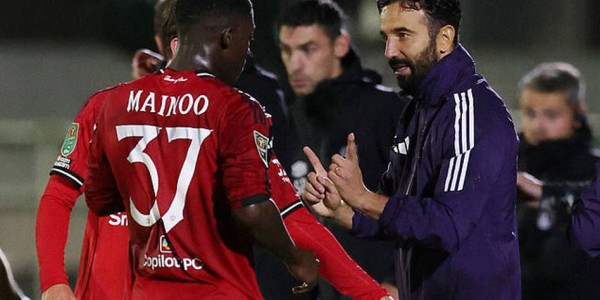 阿莫林当面点拨曼联新帝星学一人！别只靠天赋，努力证明配得上首发