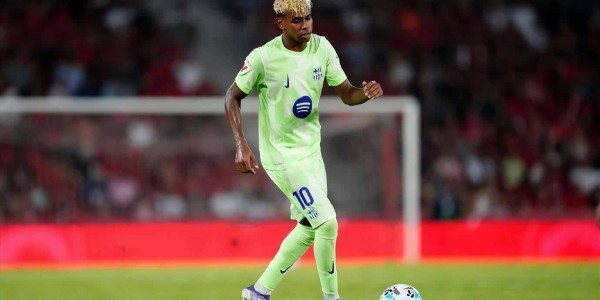 3：0！5分钟2张红牌，亚马尔传射助巴萨新赛季西甲开门红