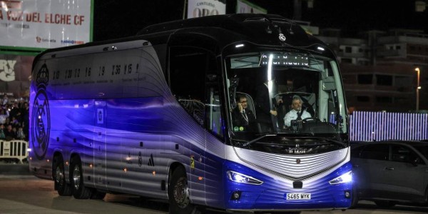 哈维·阿隆索的挑战：在逆境中维护皇家马德里的尊严与团结