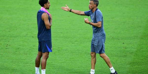 巴黎圣日耳曼夺欧洲超级杯后连夜归国，备战法甲新赛季！