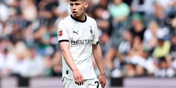 21岁德甲后防小将横空出世，新一代德国希望星，3大英超豪门疯抢