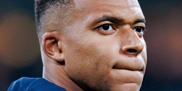 西甲彻查维尼修斯遭种族歧视事件，足球世界的阴霾何时散去？