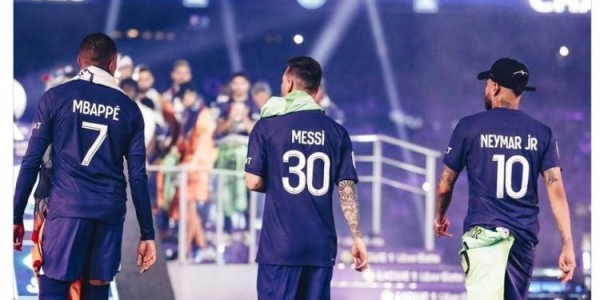 梅西将对阵旧主！法甲官方晒昔日巴黎三叉戟合照