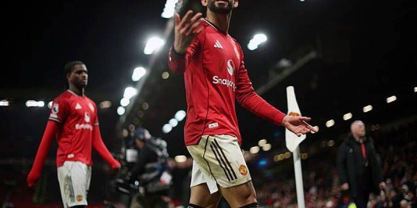 库尼亚向曼联球迷摊手惹争议！齐尔克泽已申请离队，曼联考虑马特塔