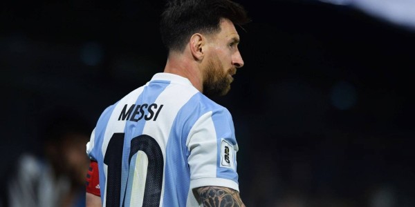 梅西上限是46冠和8金球奖！下限是33次小组赛全出线！