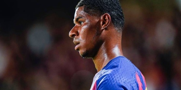 内维尔：拉什福德现在应该专注于巴萨，而不是继续评论曼联