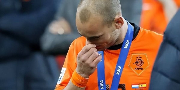 被梅西“偷走”金球奖？荷兰名宿斯内德至今不服，对媒体一顿抱怨