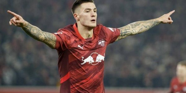 22岁高中锋是曼联9号位首选：君子协定助力购买，纽卡也在抢购他