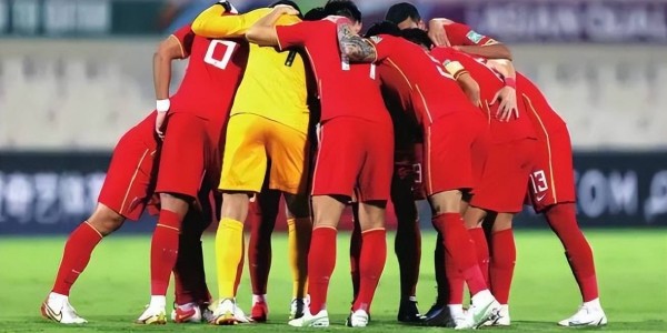 喜讯！国足主力中锋注册报名踢西甲的照片曝光，球迷都直言没想到