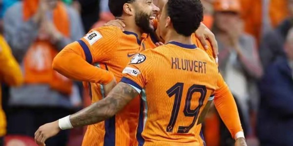 1-1平垫底狼队+24分丢12分！阿莫林3-4-3失灵，曼联争五悬了？