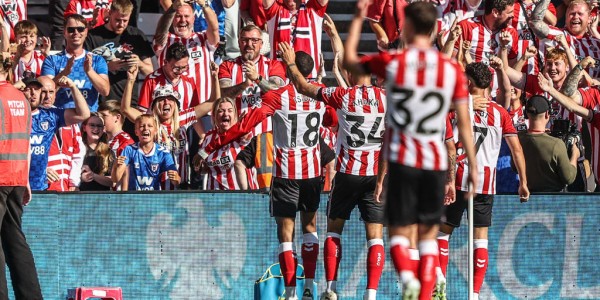 黑猫归来！桑德兰重返英超首秀3球大胜 夏窗豪掷上亿引援