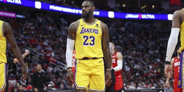 Shams:詹姆斯今夏未参与湖人运作 他在享受假期