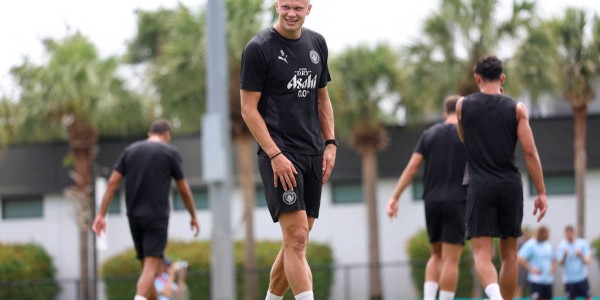 曼联锁定挪威新星赫兰德，马奎尔接班人之争风云再起