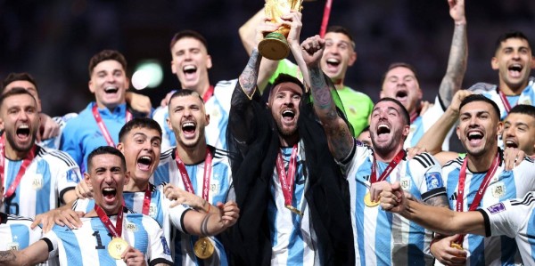 阿尔瓦雷斯：和梅西合影是圆梦！看不出踢皇马点球违例！