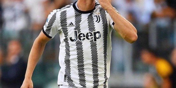 巴萨与AC米兰争夺弗拉霍维奇，意甲金靴前往沙特淘金，年薪高达两千万欧元