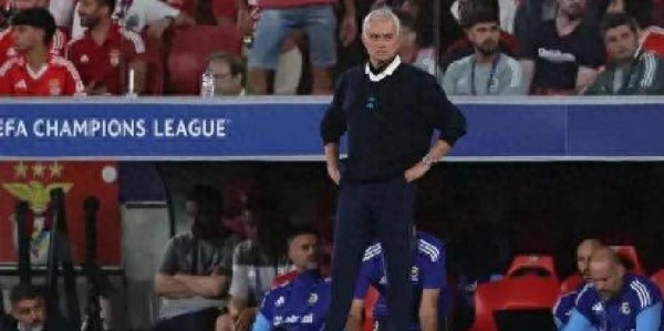 0-1告负！费内巴切无缘欧冠，穆帅两赛季折戟，或转战欧联杯争荣誉