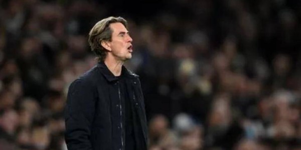 被坑了？热刺高价买下20岁射手，两次错失绝佳机会让球迷极其不满