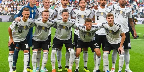 德乙升班马弑神夜！德累斯顿主场 14 连胜能否碾碎美因茨的德甲战车？