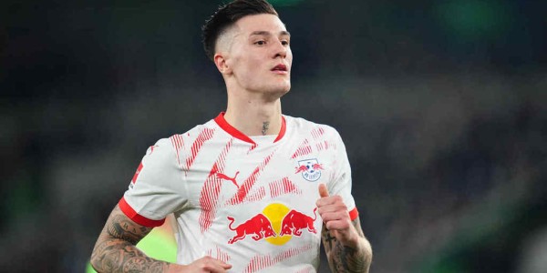 什么操作？！曝拜仁有意签德甲神锋 让凯恩改打10号位