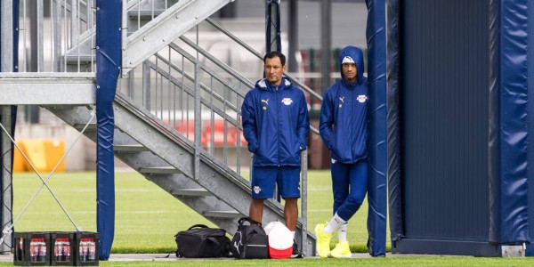 切尔西转会大戏：西蒙斯暗示离队，莱比锡RB陷入困境